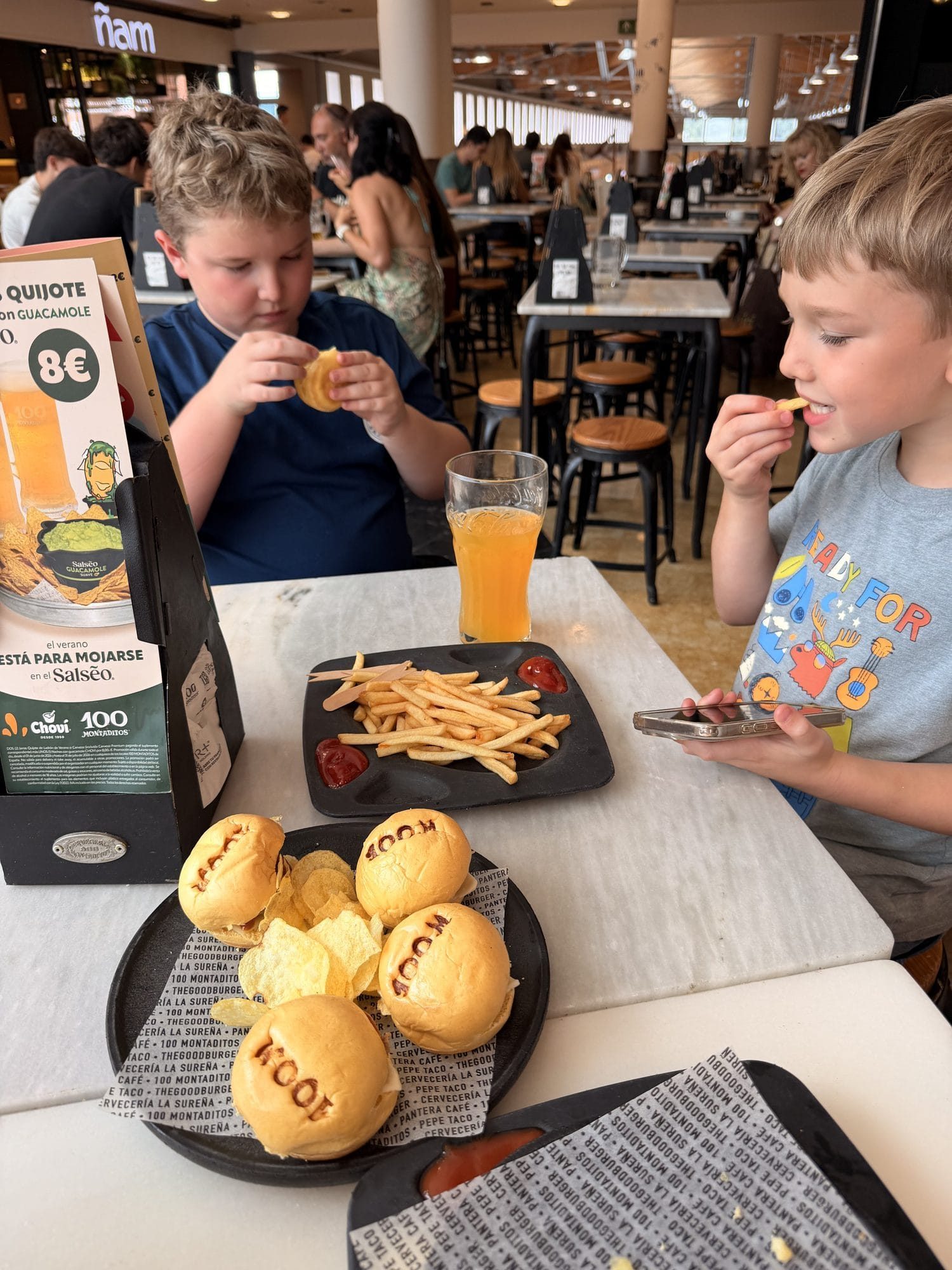 Mall lunch